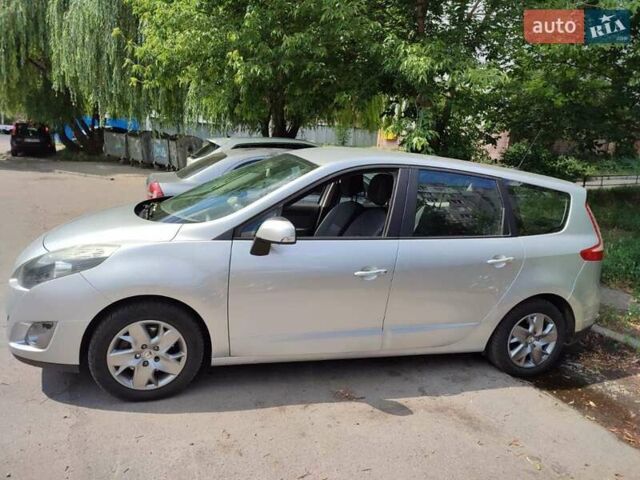 Серый Рено Гранд Сценик, объемом двигателя 1.5 л и пробегом 292 тыс. км за 7400 $, фото 1 на Automoto.ua