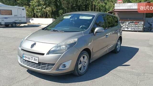 Серый Рено Гранд Сценик, объемом двигателя 1.6 л и пробегом 395 тыс. км за 6499 $, фото 1 на Automoto.ua