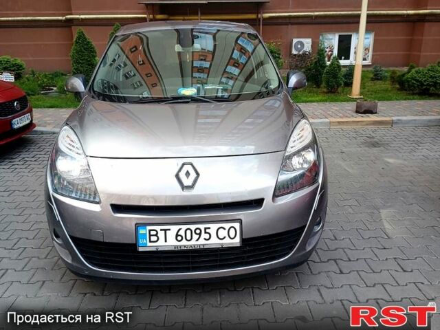 Серый Рено Гранд Сценик, объемом двигателя 1.5 л и пробегом 282 тыс. км за 6300 $, фото 1 на Automoto.ua