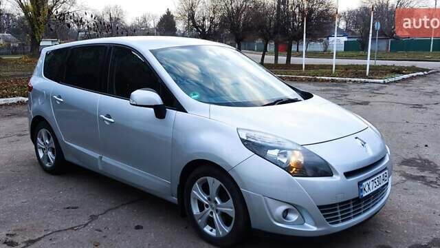 Серый Рено Гранд Сценик, объемом двигателя 1.6 л и пробегом 310 тыс. км за 7300 $, фото 1 на Automoto.ua