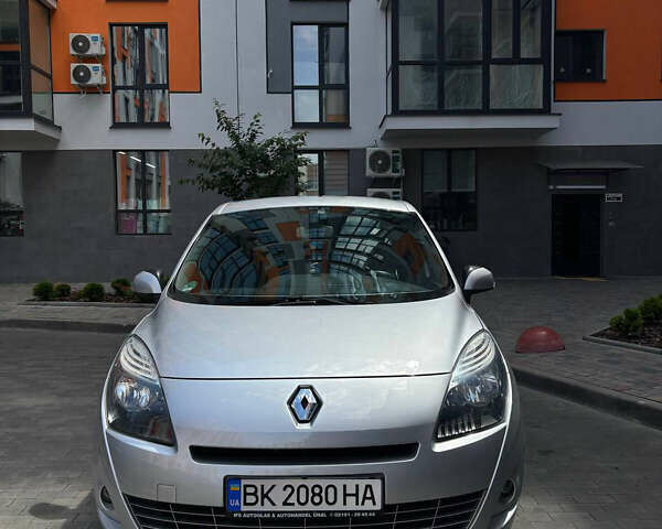 Серый Рено Гранд Сценик, объемом двигателя 1.6 л и пробегом 160 тыс. км за 7800 $, фото 1 на Automoto.ua