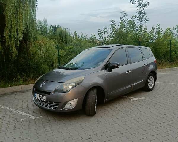 Сірий Рено Гранд Сценік, об'ємом двигуна 1.6 л та пробігом 283 тис. км за 7350 $, фото 1 на Automoto.ua