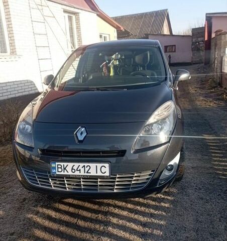 Серый Рено Гранд Сценик, объемом двигателя 1.5 л и пробегом 220 тыс. км за 8000 $, фото 1 на Automoto.ua