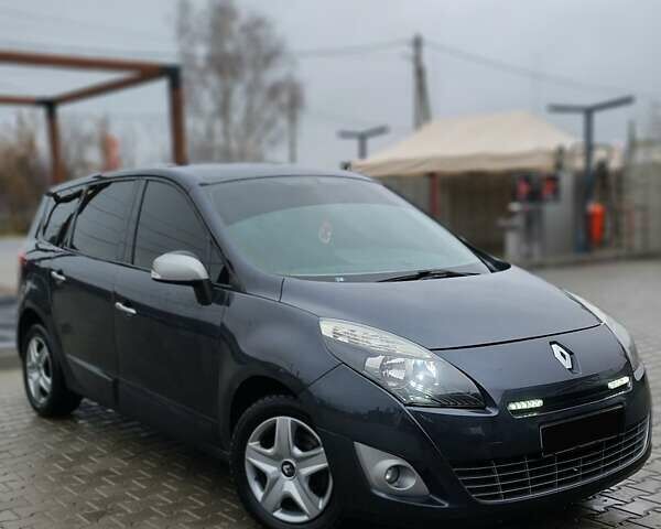 Серый Рено Гранд Сценик, объемом двигателя 1.5 л и пробегом 292 тыс. км за 6700 $, фото 1 на Automoto.ua