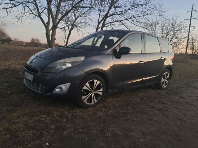 Серый Рено Гранд Сценик, объемом двигателя 1.6 л и пробегом 306 тыс. км за 6500 $, фото 1 на Automoto.ua