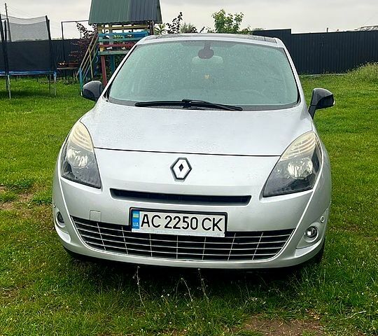Сірий Рено Гранд Сценік, об'ємом двигуна 1.5 л та пробігом 0 тис. км за 8000 $, фото 1 на Automoto.ua