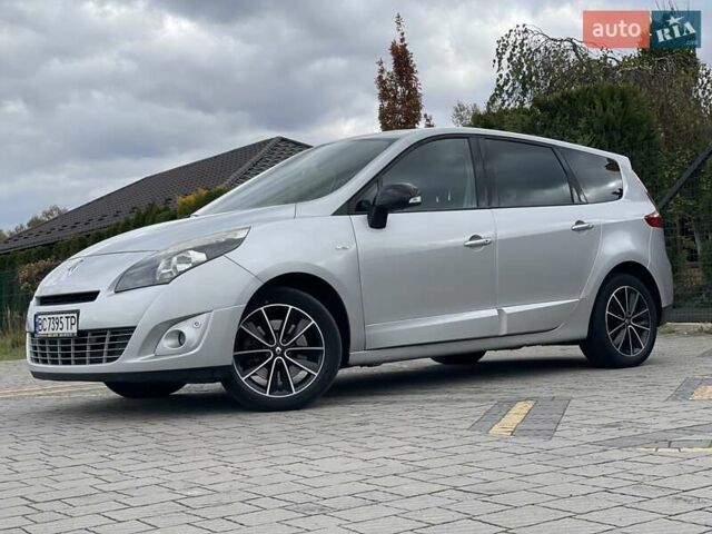 Серый Рено Гранд Сценик, объемом двигателя 2 л и пробегом 249 тыс. км за 8450 $, фото 1 на Automoto.ua