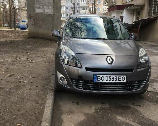 Сірий Рено Гранд Сценік, об'ємом двигуна 1.5 л та пробігом 230 тис. км за 8200 $, фото 1 на Automoto.ua