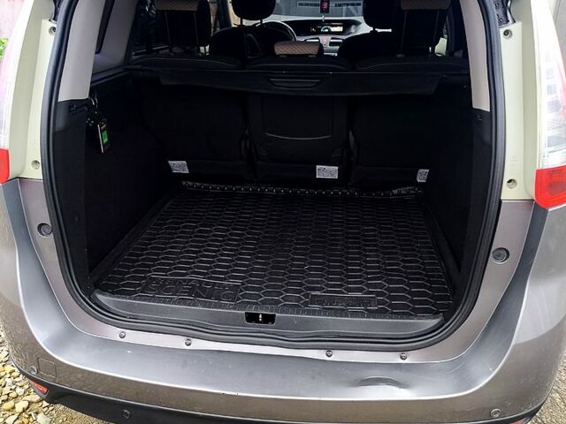 Рено Гранд Сценик 2011 в Стрые на Automoto.ua Серый Рено Гранд Сценик, объемом двигателя 1.5 л и пробегом 300 тыс. км за 6300 $, фото 1 на Automoto.ua