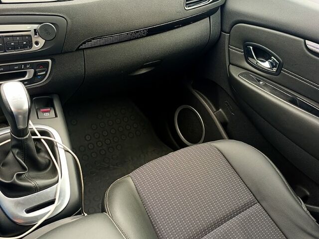 Серый Рено Гранд Сценик, объемом двигателя 1.5 л и пробегом 129 тыс. км за 10200 $, фото 1 на Automoto.ua