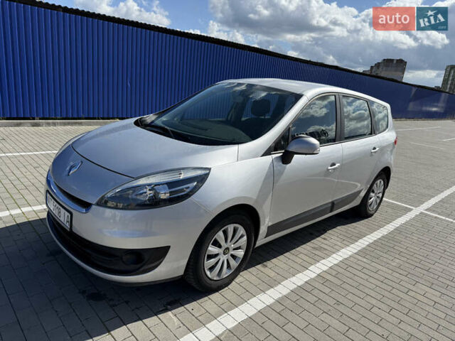 Сірий Рено Гранд Сценік, об'ємом двигуна 1.5 л та пробігом 211 тис. км за 7900 $, фото 1 на Automoto.ua
