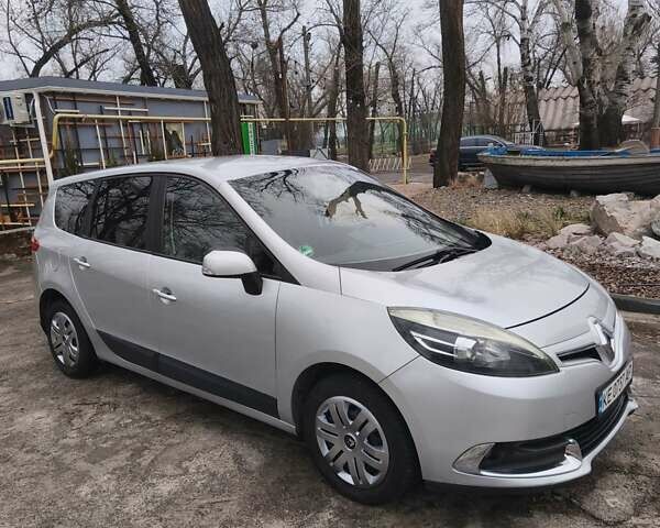 Сірий Рено Гранд Сценік, об'ємом двигуна 1.46 л та пробігом 310 тис. км за 9500 $, фото 1 на Automoto.ua