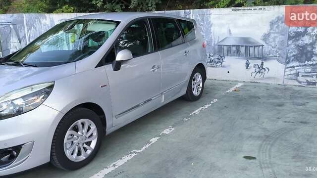 Серый Рено Гранд Сценик, объемом двигателя 1.5 л и пробегом 301 тыс. км за 8700 $, фото 1 на Automoto.ua