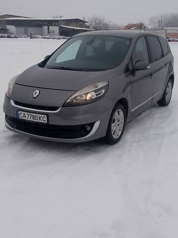 Серый Рено Гранд Сценик, объемом двигателя 1.5 л и пробегом 367 тыс. км за 7300 $, фото 1 на Automoto.ua