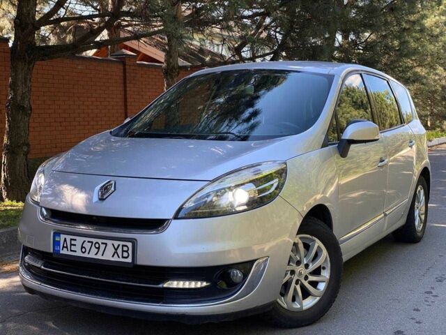 Серый Рено Гранд Сценик, объемом двигателя 1.5 л и пробегом 220 тыс. км за 7850 $, фото 1 на Automoto.ua