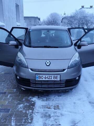 Серый Рено Гранд Сценик, объемом двигателя 1.46 л и пробегом 350 тыс. км за 8000 $, фото 1 на Automoto.ua