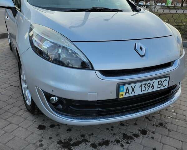 Сірий Рено Гранд Сценік, об'ємом двигуна 1.46 л та пробігом 296 тис. км за 8000 $, фото 1 на Automoto.ua