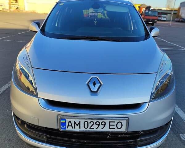 Сірий Рено Гранд Сценік, об'ємом двигуна 1.5 л та пробігом 290 тис. км за 7850 $, фото 1 на Automoto.ua
