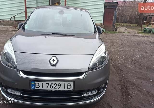 Сірий Рено Гранд Сценік, об'ємом двигуна 1.5 л та пробігом 230 тис. км за 8500 $, фото 1 на Automoto.ua