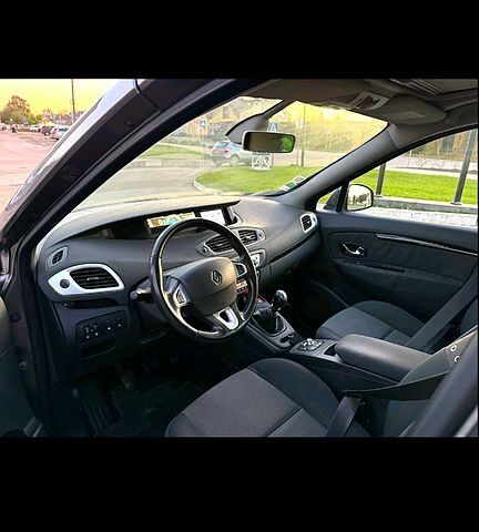 Сірий Рено Гранд Сценік, об'ємом двигуна 1.6 л та пробігом 236 тис. км за 9000 $, фото 1 на Automoto.ua