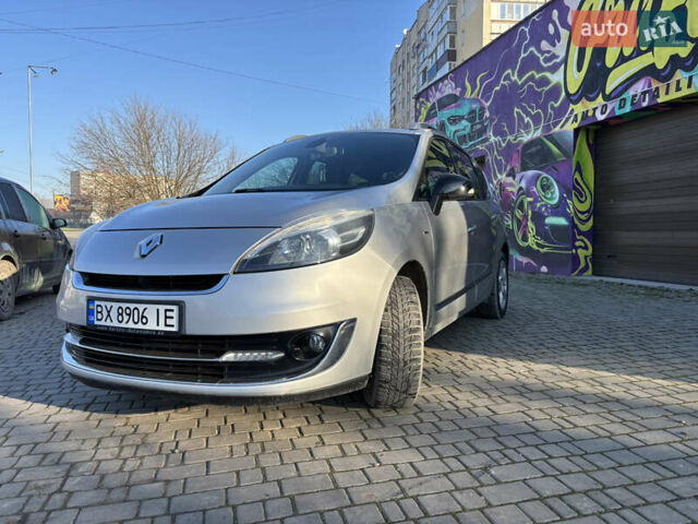 Серый Рено Гранд Сценик, объемом двигателя 2 л и пробегом 316 тыс. км за 9300 $, фото 1 на Automoto.ua