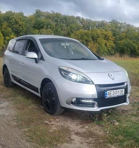 Серый Рено Гранд Сценик, объемом двигателя 1.46 л и пробегом 214 тыс. км за 8200 $, фото 1 на Automoto.ua