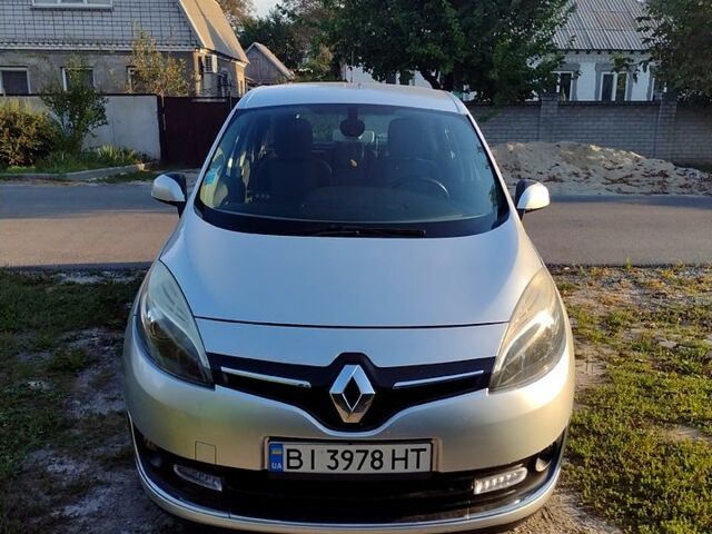 Серый Рено Гранд Сценик, объемом двигателя 1.5 л и пробегом 220 тыс. км за 9000 $, фото 1 на Automoto.ua