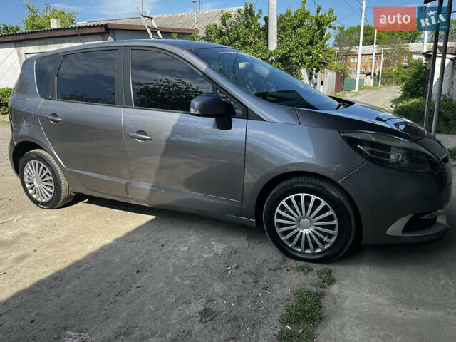 Серый Рено Гранд Сценик, объемом двигателя 1.46 л и пробегом 240 тыс. км за 8500 $, фото 1 на Automoto.ua