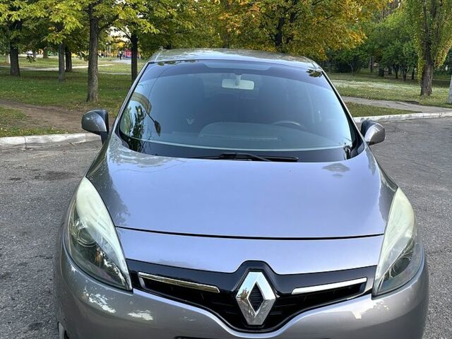 Серый Рено Гранд Сценик, объемом двигателя 1.5 л и пробегом 230 тыс. км за 8600 $, фото 1 на Automoto.ua
