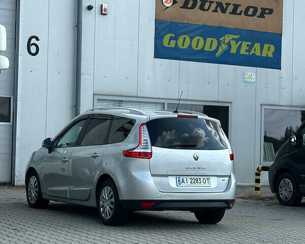 Серый Рено Гранд Сценик, объемом двигателя 1.6 л и пробегом 220 тыс. км за 8000 $, фото 1 на Automoto.ua