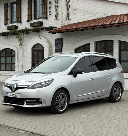 Серый Рено Гранд Сценик, объемом двигателя 1.6 л и пробегом 300 тыс. км за 10500 $, фото 1 на Automoto.ua