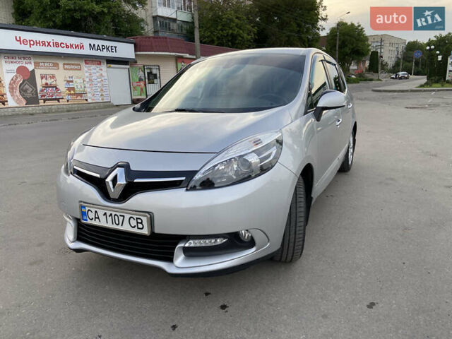 Серый Рено Гранд Сценик, объемом двигателя 1.5 л и пробегом 236 тыс. км за 9999 $, фото 1 на Automoto.ua