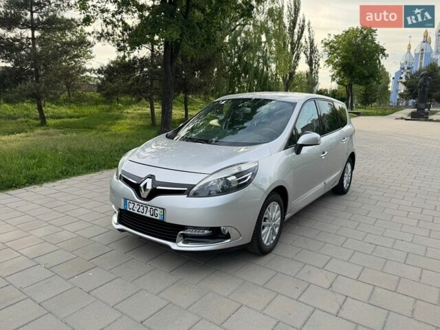 Серый Рено Гранд Сценик, объемом двигателя 1.5 л и пробегом 220 тыс. км за 9699 $, фото 1 на Automoto.ua