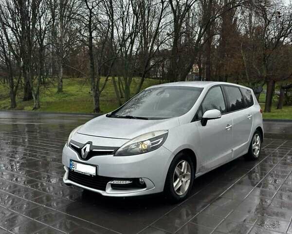 Серый Рено Гранд Сценик, объемом двигателя 1.5 л и пробегом 265 тыс. км за 9000 $, фото 1 на Automoto.ua