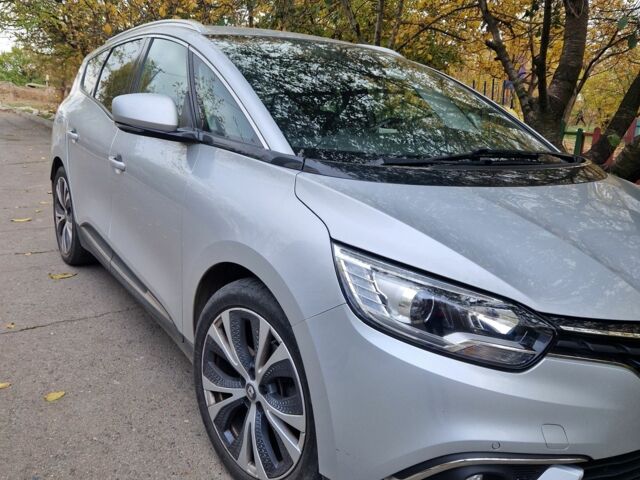 Серый Рено Гранд Сценик, объемом двигателя 1.5 л и пробегом 220 тыс. км за 16299 $, фото 1 на Automoto.ua