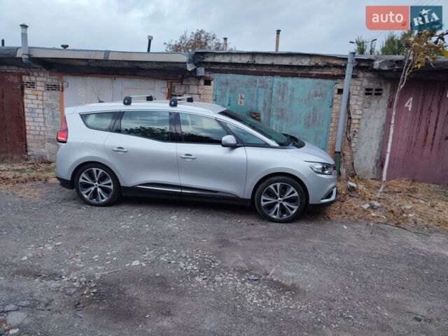Серый Рено Гранд Сценик, объемом двигателя 1.5 л и пробегом 210 тыс. км за 15100 $, фото 1 на Automoto.ua