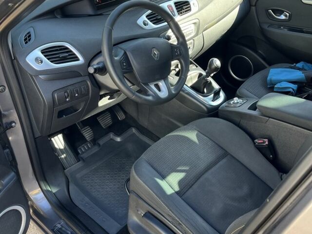 Сірий Рено Гранд Сценік, об'ємом двигуна 1.9 л та пробігом 240 тис. км за 9500 $, фото 1 на Automoto.ua