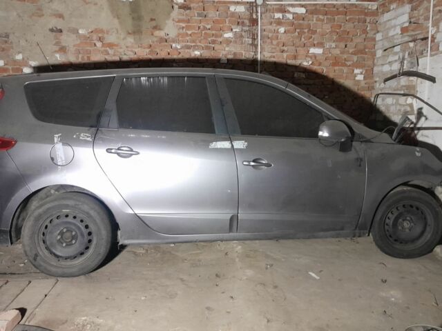 Серый Рено Гранд Сценик, объемом двигателя 0 л и пробегом 225 тыс. км за 4200 $, фото 1 на Automoto.ua