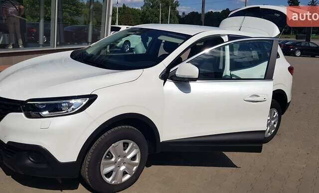 Белый Рено Kadjar, объемом двигателя 1.2 л и пробегом 80 тыс. км за 13750 $, фото 1 на Automoto.ua