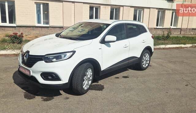Белый Рено Kadjar, объемом двигателя 1.46 л и пробегом 181 тыс. км за 18000 $, фото 1 на Automoto.ua