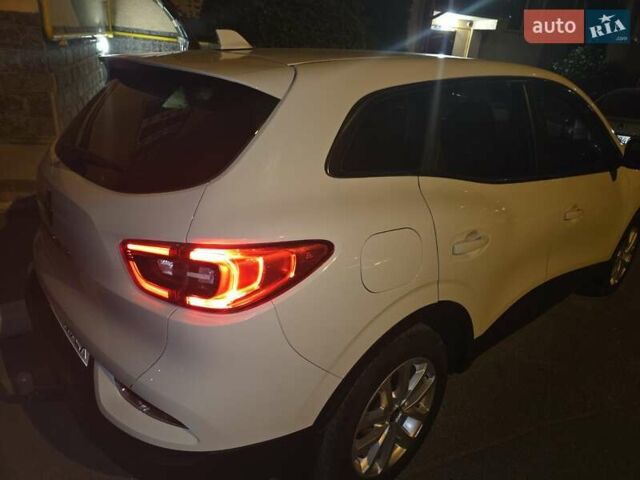 Білий Рено Kadjar, об'ємом двигуна 1.46 л та пробігом 145 тис. км за 19300 $, фото 1 на Automoto.ua