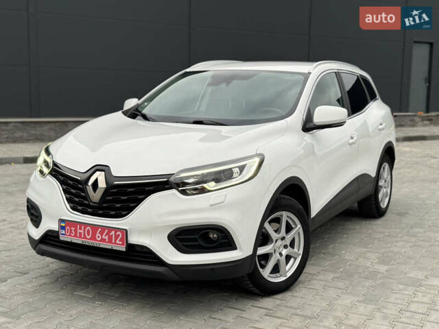 Белый Рено Kadjar, объемом двигателя 1.46 л и пробегом 93 тыс. км за 19600 $, фото 1 на Automoto.ua