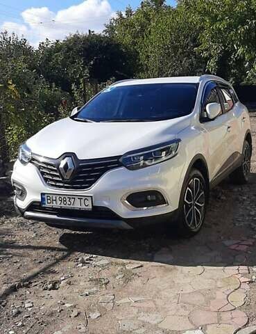 Белый Рено Kadjar, объемом двигателя 1.46 л и пробегом 103 тыс. км за 20300 $, фото 1 на Automoto.ua