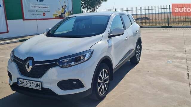 Белый Рено Kadjar, объемом двигателя 1.46 л и пробегом 83 тыс. км за 19000 $, фото 1 на Automoto.ua