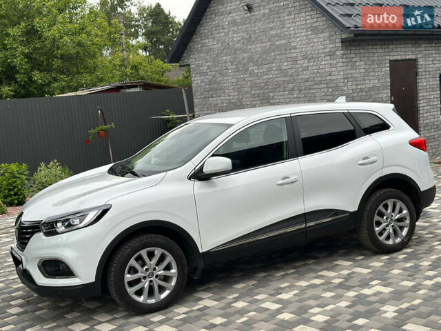 Белый Рено Kadjar, объемом двигателя 1.5 л и пробегом 97 тыс. км за 20300 $, фото 1 на Automoto.ua