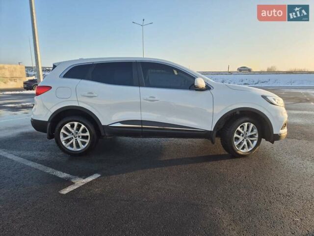 Белый Рено Kadjar, объемом двигателя 1.46 л и пробегом 73 тыс. км за 20900 $, фото 1 на Automoto.ua