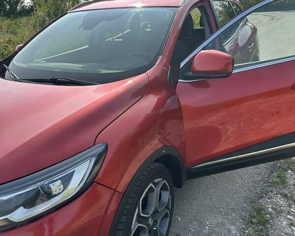 Красный Рено Kadjar, объемом двигателя 1.6 л и пробегом 145 тыс. км за 13000 $, фото 1 на Automoto.ua