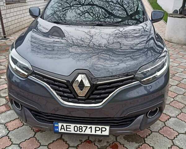 Серый Рено Kadjar, объемом двигателя 1.46 л и пробегом 225 тыс. км за 16500 $, фото 1 на Automoto.ua
