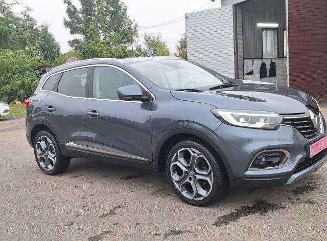 Серый Рено Kadjar, объемом двигателя 0 л и пробегом 139 тыс. км за 18950 $, фото 1 на Automoto.ua