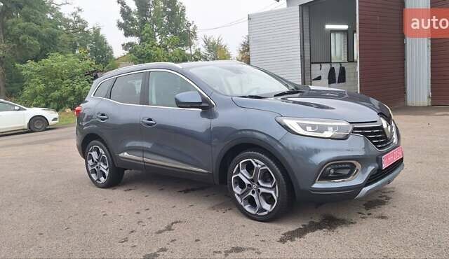 Серый Рено Kadjar, объемом двигателя 1.5 л и пробегом 139 тыс. км за 18950 $, фото 1 на Automoto.ua